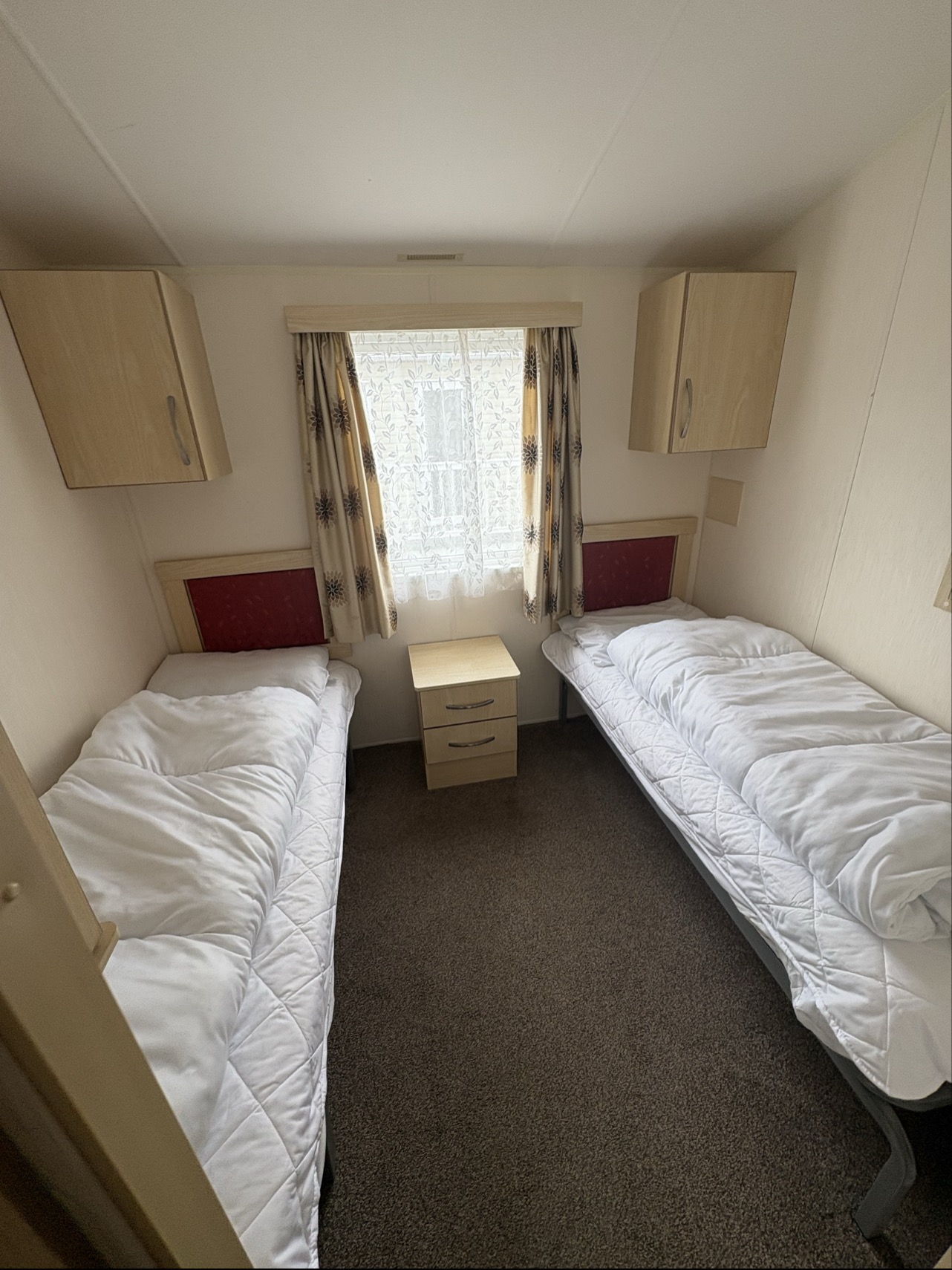 Bedroom with two single beds